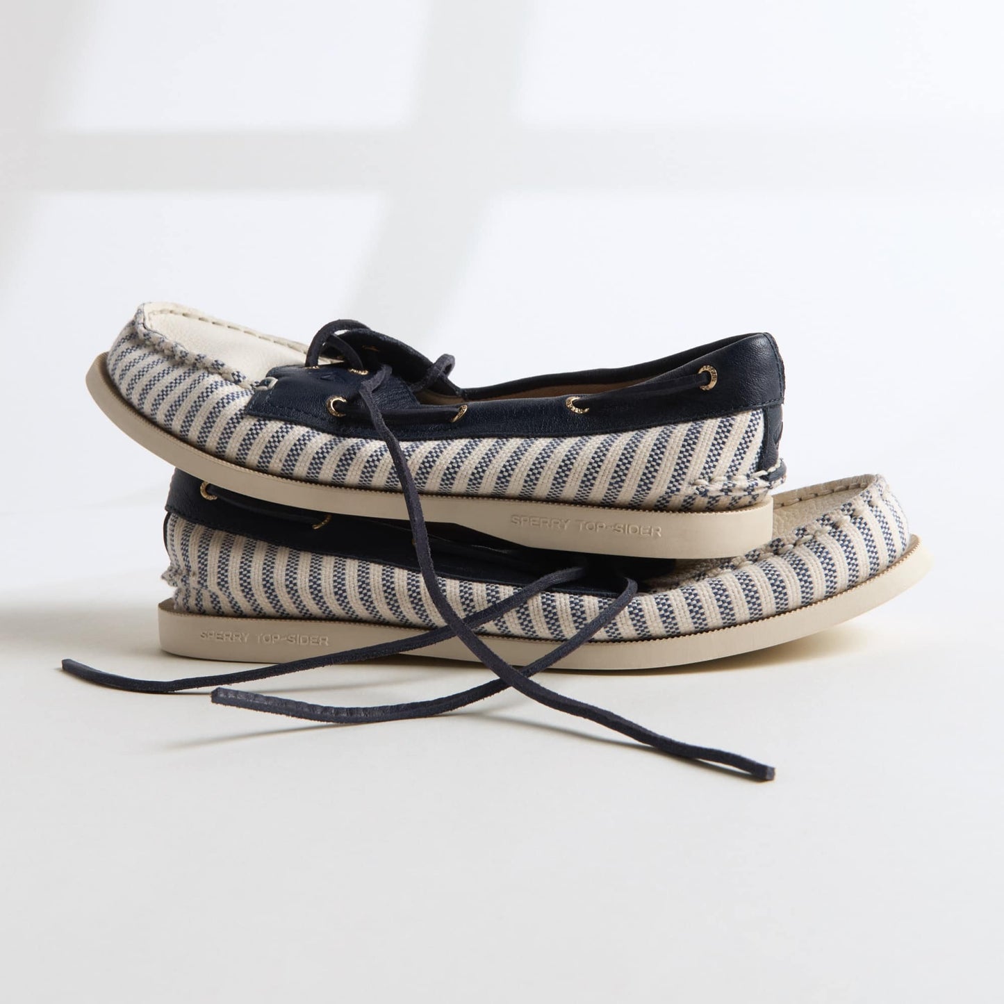 Authentic Original™ 2 Eye Boat Shoe White/Navy Women's Women | Sperry Online